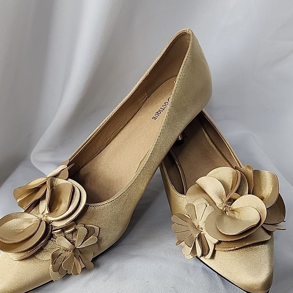 Champagne Gold Floral Kitten Heels Size 8 M